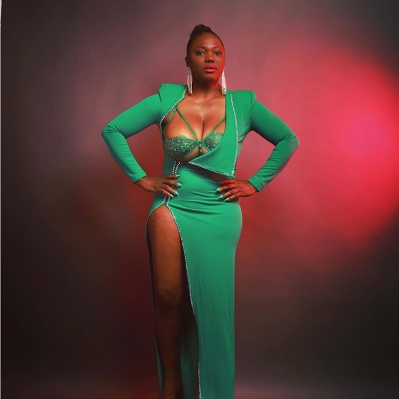 Beautiful long sleeve dress for sale. Worn once on the red carpet in Hollywood - Picture 2 of 2